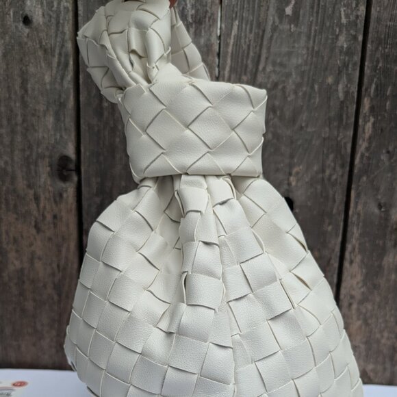 White Leather Shoulder Hand Bag – Chic Bottega Style, Woven Knot Handle NW - Picture 9 of 10